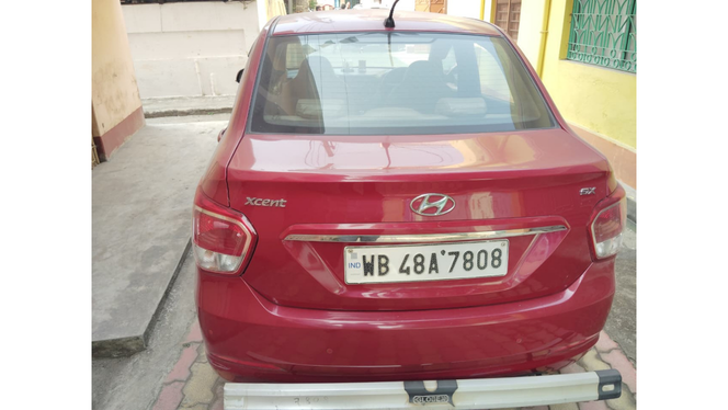 
								Hyundai Xcent full									