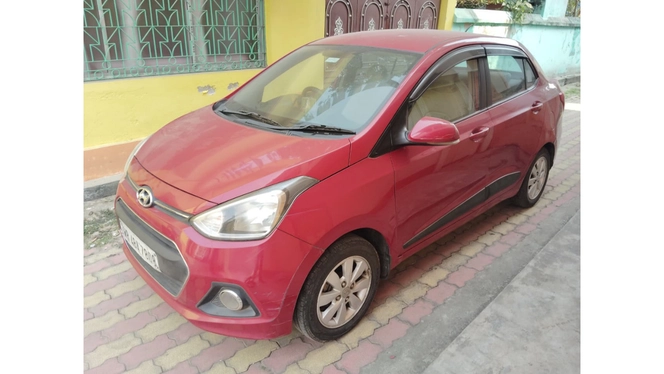 
								Hyundai Xcent full									