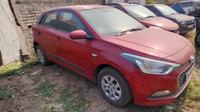 
								Hyundai i20-Magna 1.2 full									