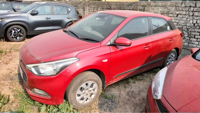 
								Hyundai i20-Magna 1.2 full									