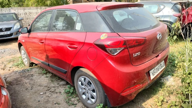 
								Hyundai i20-Magna 1.2 full									