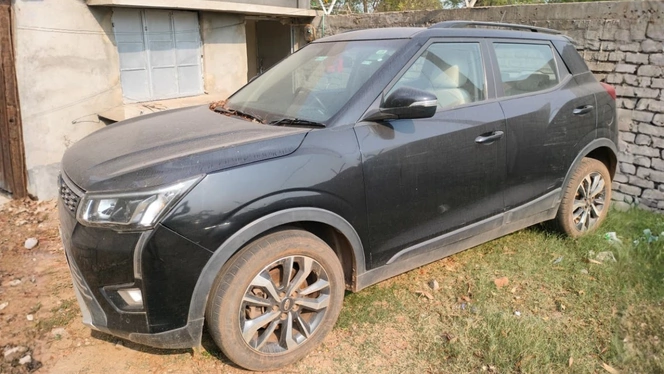 
								Mahindra XUV300 full									