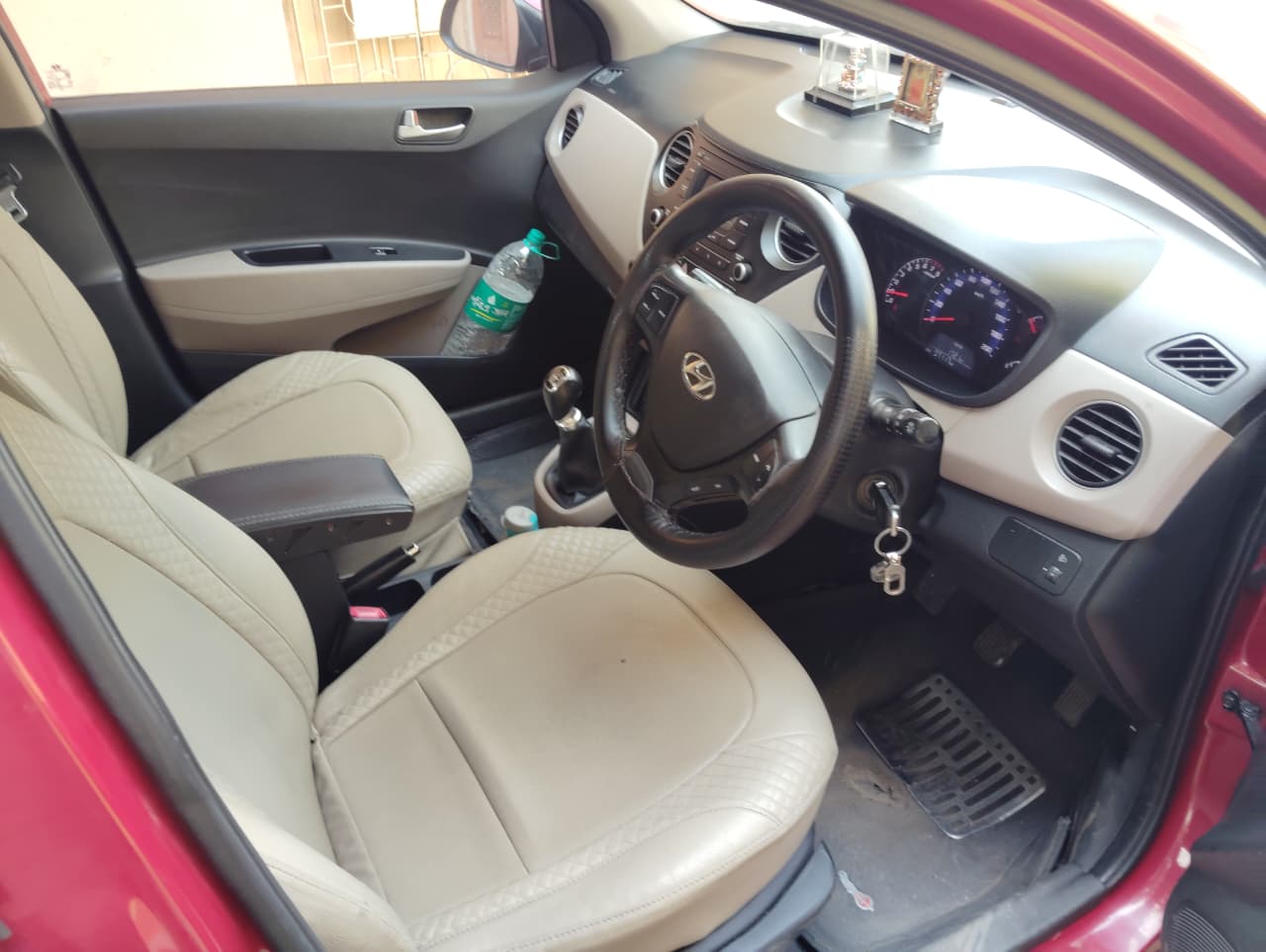 
								Hyundai Xcent full									
