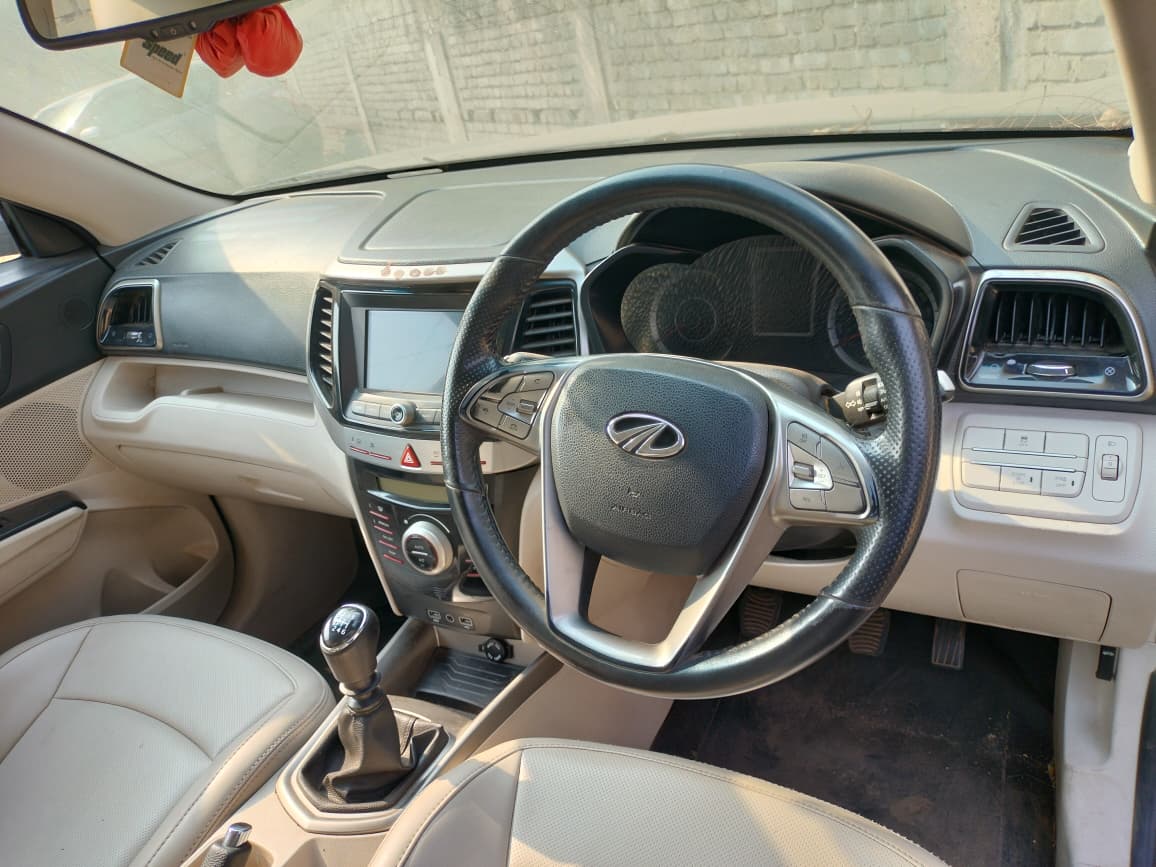 
								Mahindra XUV300 full									