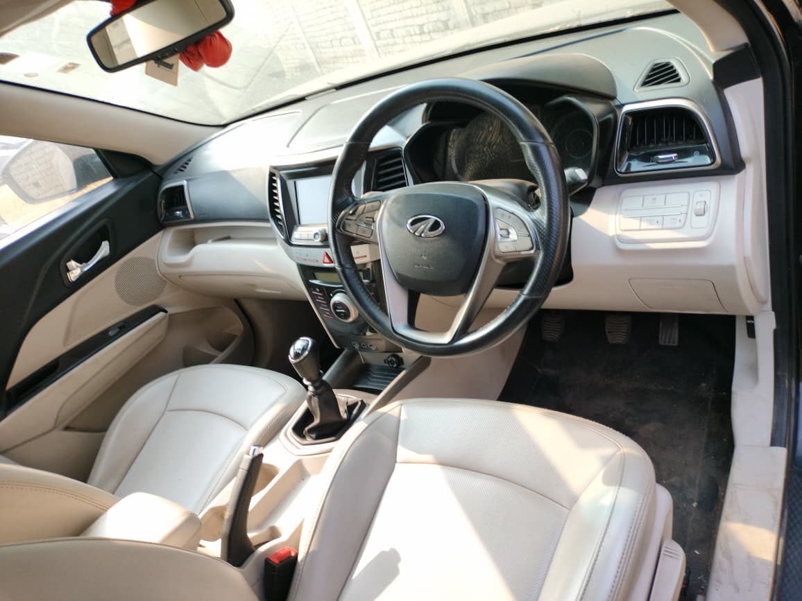 
								Mahindra XUV300 full									