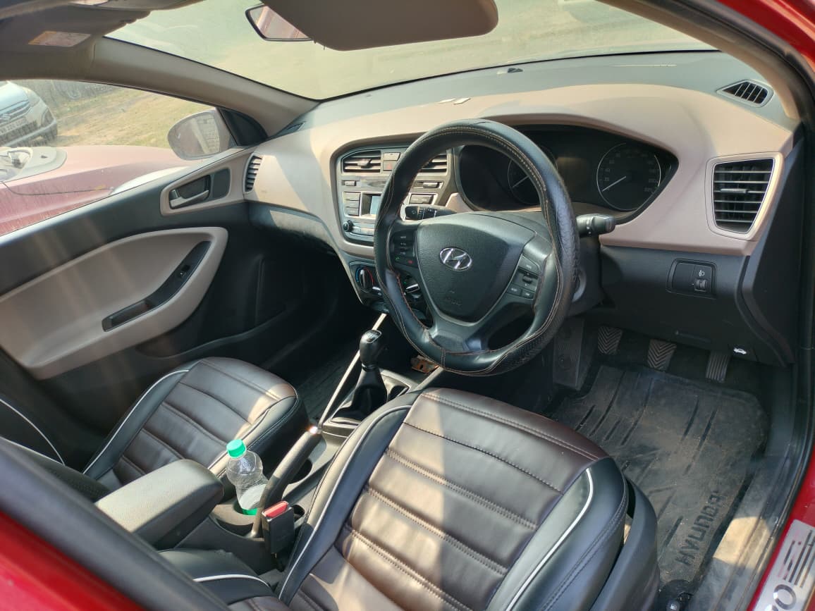 
								Hyundai i20-Magna 1.2 full									