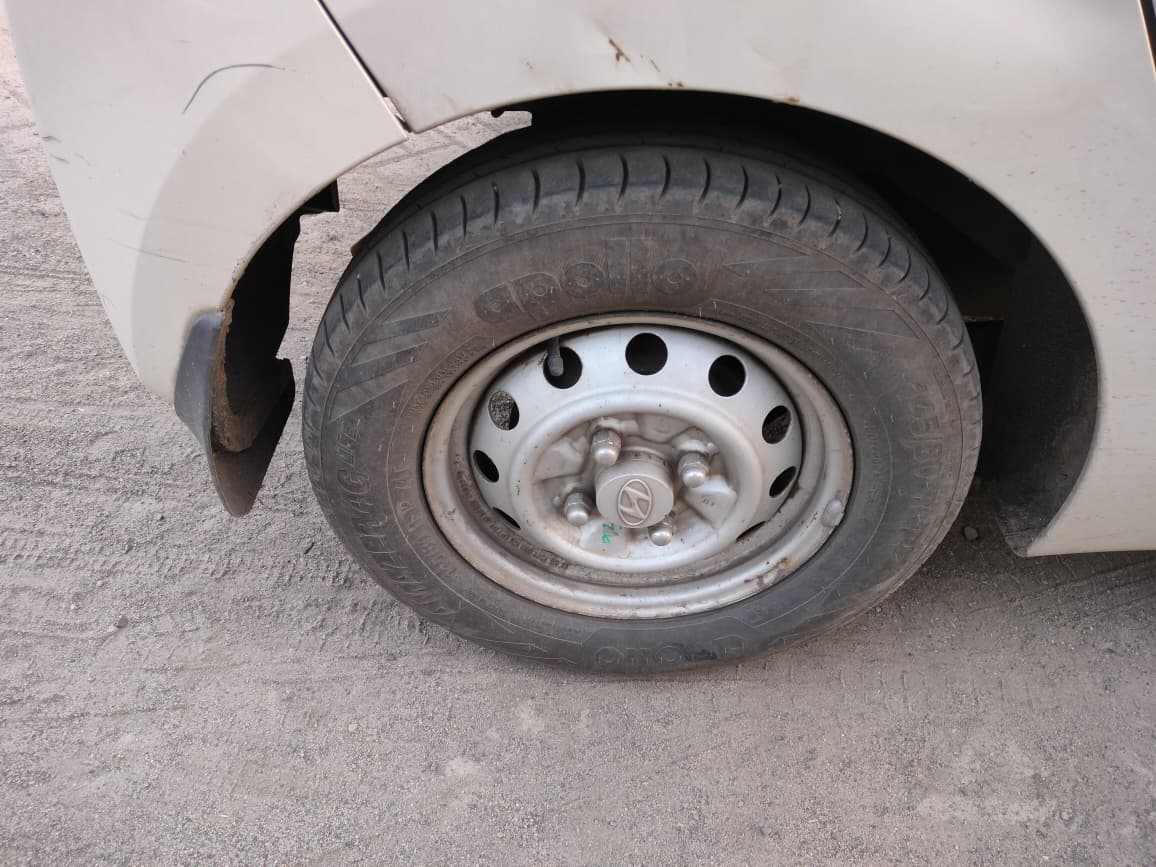 
								Hyundai EON full									