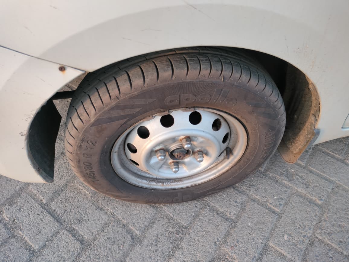 
								Hyundai EON full									