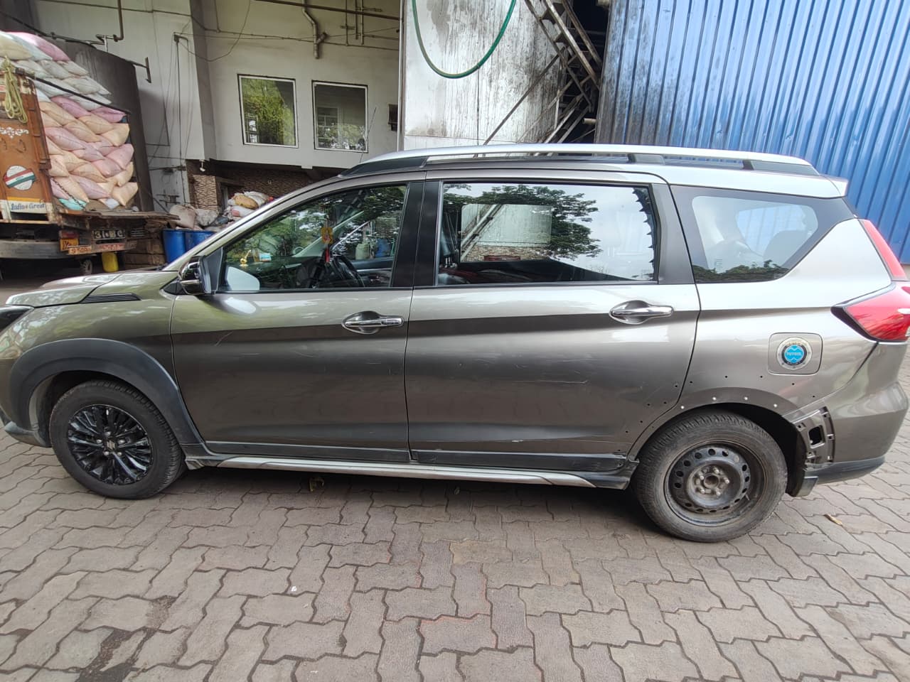 
								Maruti XL6 full									