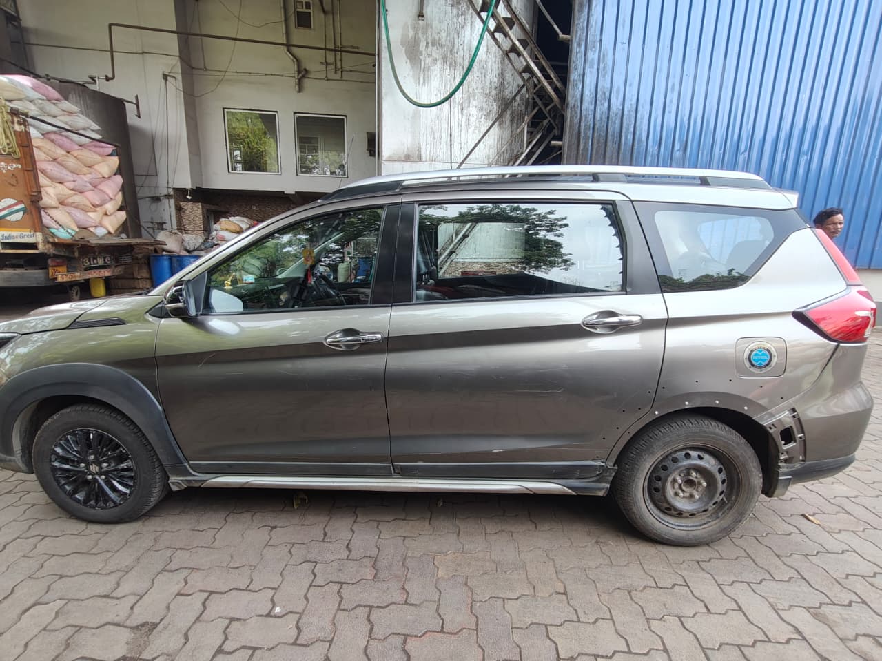 
								Maruti XL6 full									