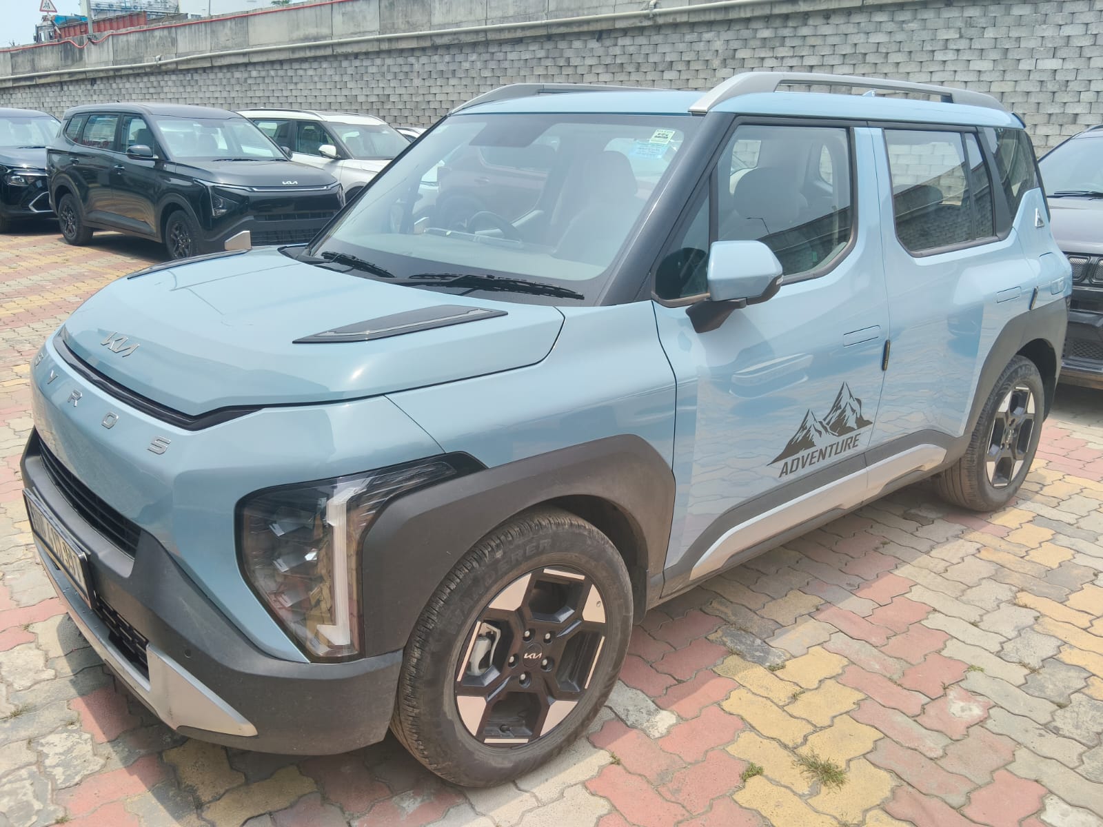 
								Kia Syros G1.0t 6mt Htx full									