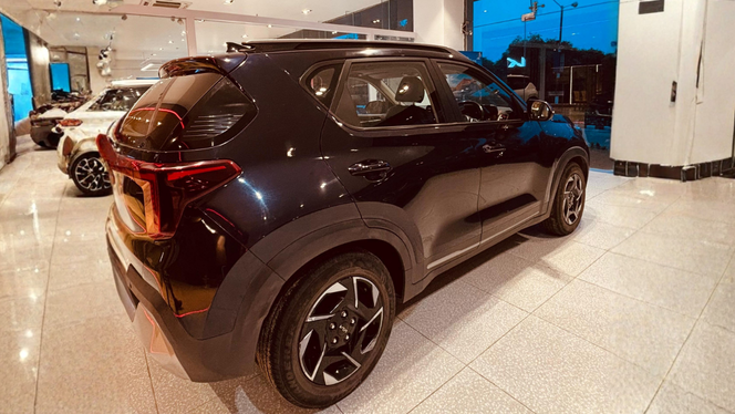 
								Kia Sonet D1.5 6mt Htx full									