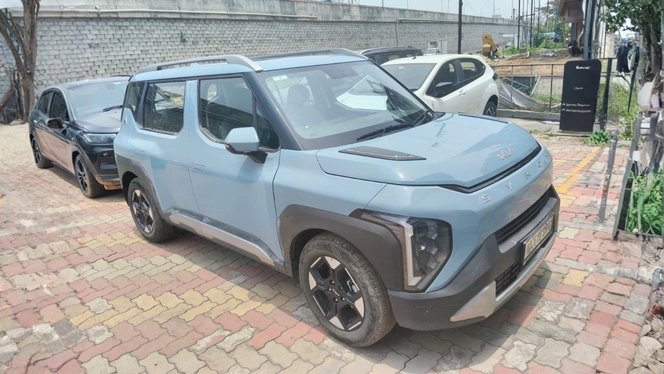 
								Kia Syros G1.0t 6mt Htx full									