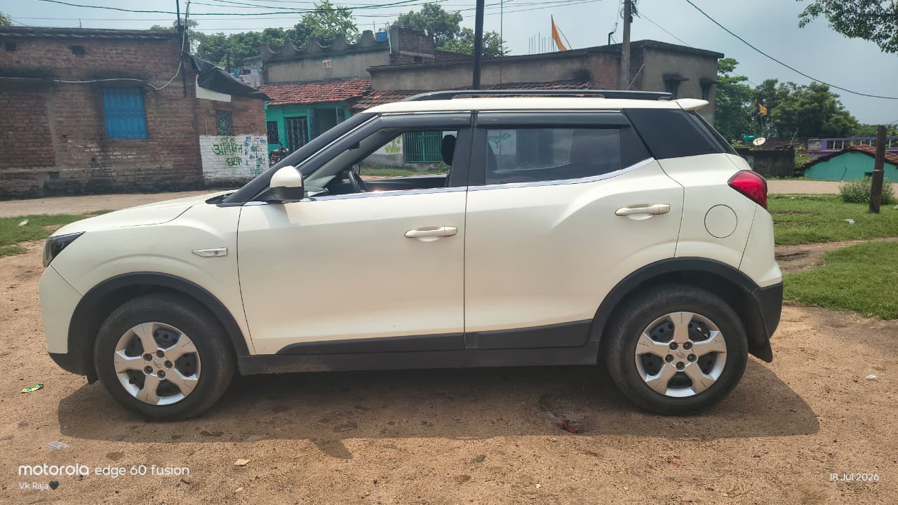 
								Mahindra XUV300 full									