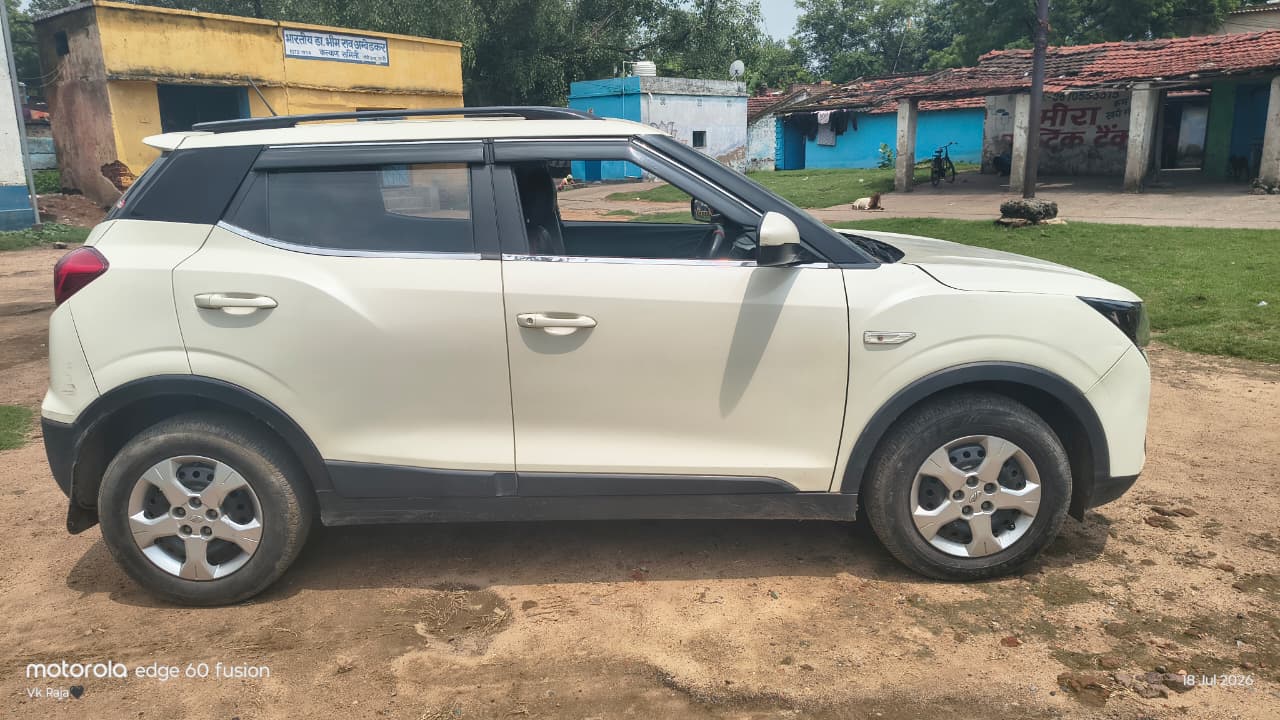 
								Mahindra XUV300 full									