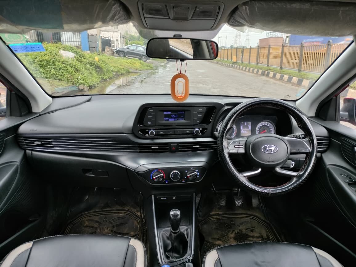 
								Hyundai i20 Magna full									