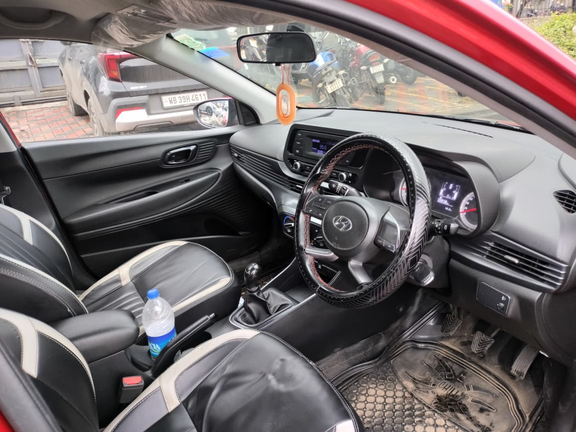 
								Hyundai i20 Magna full									