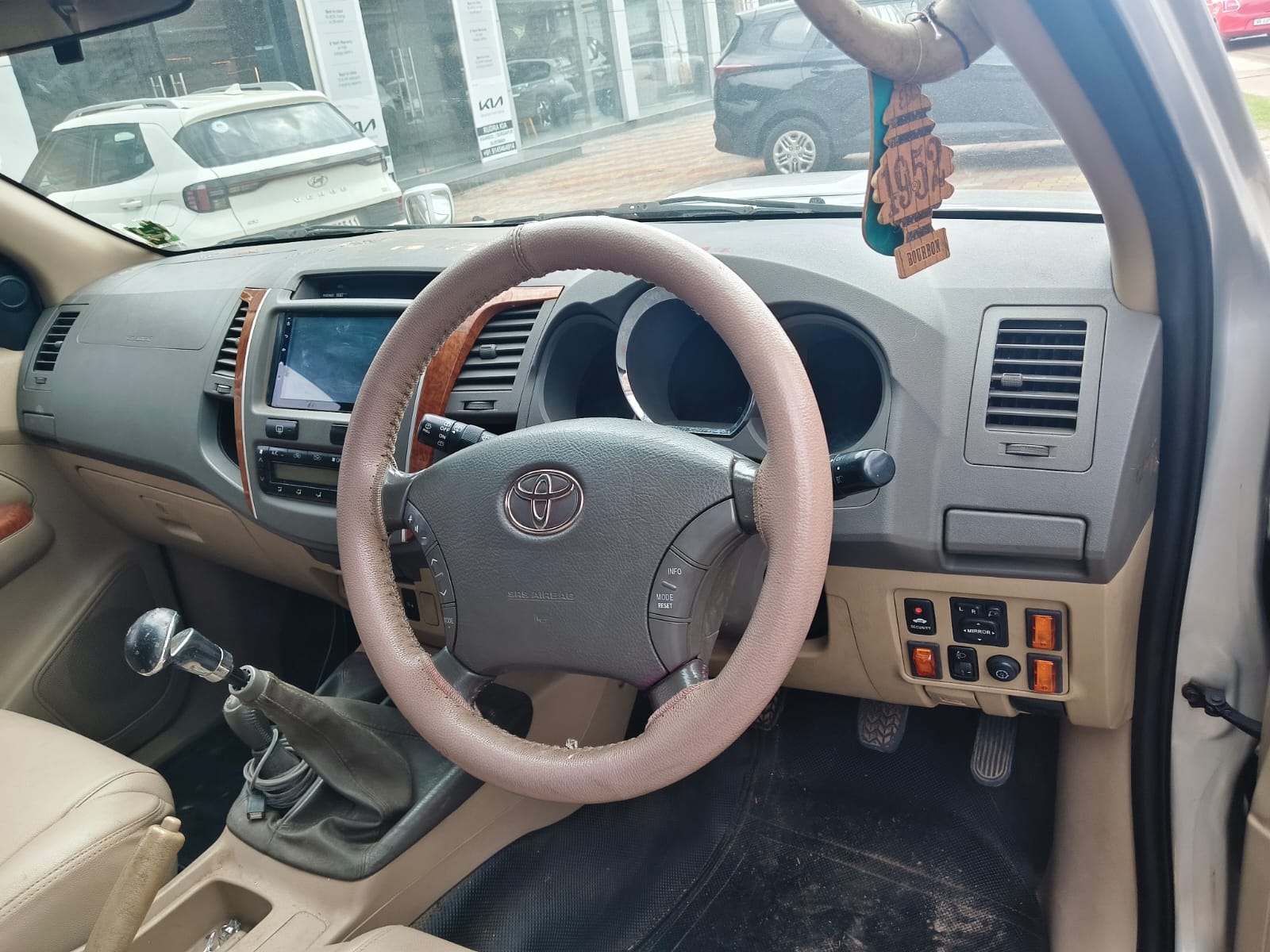 
								Toyota Fortuner full									