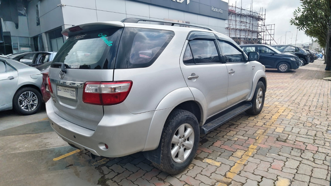 
								Toyota Fortuner full									