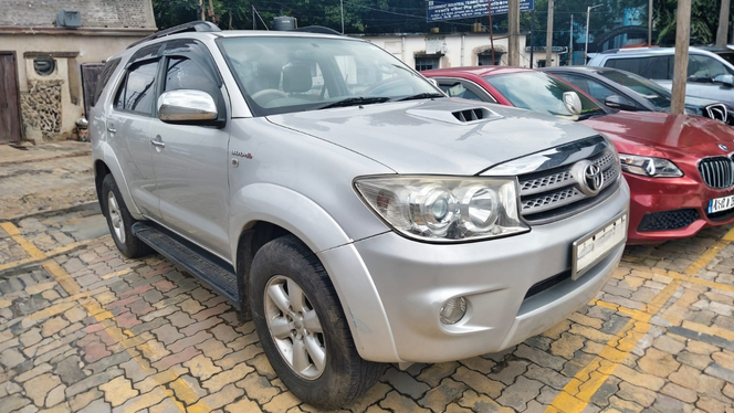 
								Toyota Fortuner full									