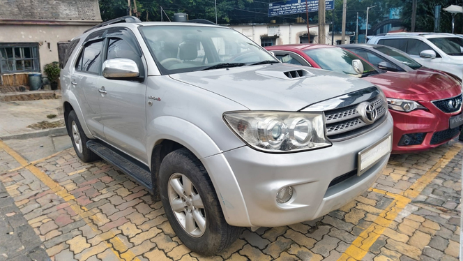 
								Toyota Fortuner full									