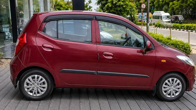 
								Hyundai i10 full									