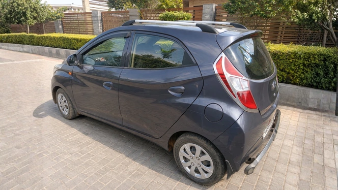 
								Hyundai EON Sportz full									