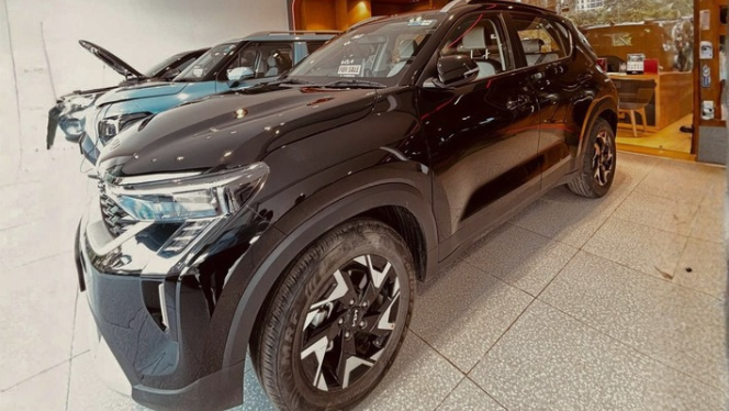 
								Kia Sonet full									