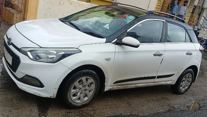 
								Hyundai i20 Magna full									