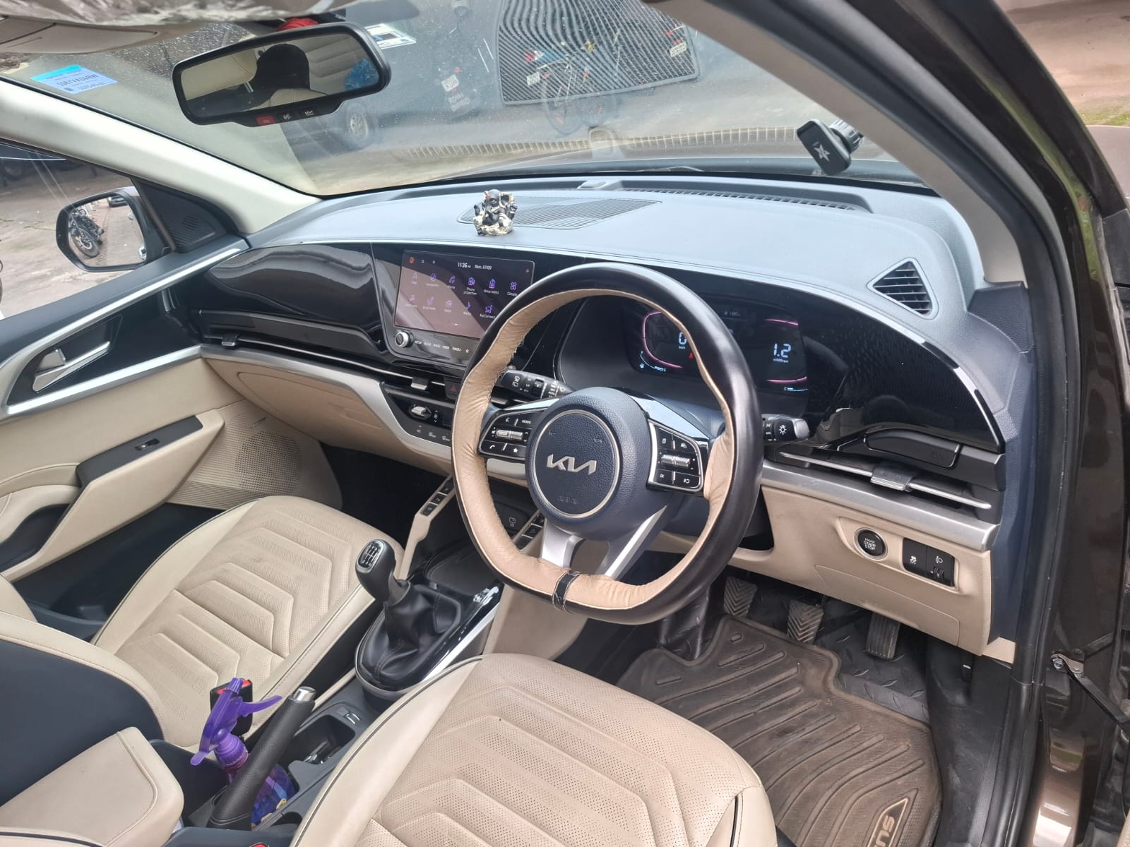 
								Kia Caren G1.5 6MT full									